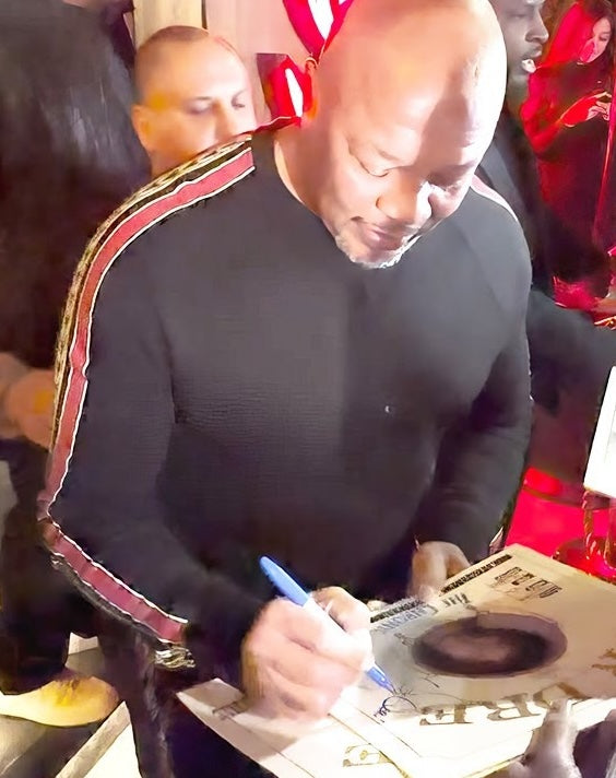 Snoop Dogg and Dr. Dre signed index card