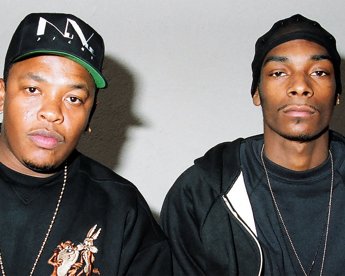 Snoop Dogg and Dr. Dre signed index card